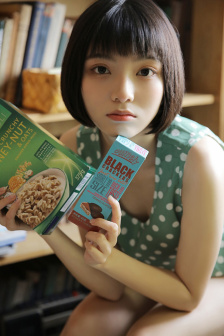 男生脱女生内衣